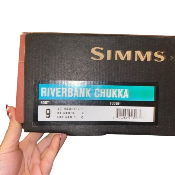 Simms Riverbank Chukka Boots Loden Green Waterproof
fisherman outdoors rain - Picture 9 of 11